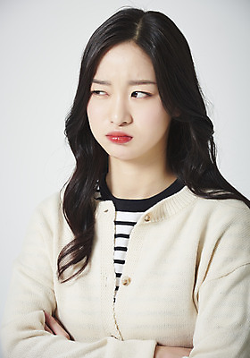 포토 JPG 스튜디오촬영 응시 여학생 여자 대학생 실내 표정 한명 누끼 근접촬영 상반신 20대 성인 앞모습 청춘 팔짱 한국인 짜증 찡그림 흰배경 여대생 성인여자한명만 국내포토 1 학생 시선 감정 뷰포인트 백그라운드 컨셉 모션 사람 동양인 청년 내부 흰색 여자한명만 성인여자만 파일형식