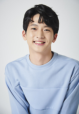 포토 JPG 스튜디오촬영 남자 행복 남학생 대학생 실내 표정 한명 미소 누끼 근접촬영 상반신 20대 성인 앞모습 청춘 한국인 즐거움 흰배경 성인남자한명만 국내포토 1 학생 감정 뷰포인트 백그라운드 컨셉 사람 동양인 청년 내부 흰색 남자한명만 성인남자만 파일형식