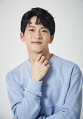 포토 JPG 스튜디오촬영 남자 행복 남학생 대학생 실내 표정 한명 미소 누끼 근접촬영 상반신 20대 성인 앞모습 청춘 한국인 자신감 즐거움 흰배경 성인남자한명만 국내포토 1 학생 감정 뷰포인트 백그라운드 컨셉 사람 동양인 청년 내부 흰색 남자한명만 성인남자만 파일형식