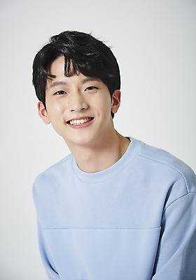 포토 JPG 스튜디오촬영 남자 행복 남학생 대학생 실내 표정 한명 미소 누끼 근접촬영 상반신 20대 성인 앞모습 청춘 한국인 즐거움 흰배경 성인남자한명만 국내포토 1 학생 감정 뷰포인트 백그라운드 컨셉 사람 동양인 청년 내부 흰색 남자한명만 성인남자만 파일형식