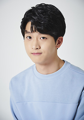 포토 JPG 스튜디오촬영 응시 남자 남학생 대학생 실내 표정 한명 미소 누끼 근접촬영 상반신 20대 성인 앞모습 청춘 한국인 흰배경 성인남자한명만 국내포토 1 학생 시선 뷰포인트 백그라운드 컨셉 사람 동양인 청년 내부 흰색 남자한명만 성인남자만 파일형식