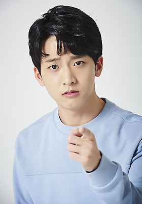 포토 JPG 스튜디오촬영 남자 남학생 대학생 실내 표정 한명 누끼 근접촬영 상반신 20대 성인 앞모습 청춘 한국인 짜증 가리킴 찡그림 흰배경 삿대질 성인남자한명만 못마땅 국내포토 1 학생 감정 뷰포인트 백그라운드 컨셉 사람 동양인 손짓 청년 내부 흰색 남자한명만 성인남자만 파일형식