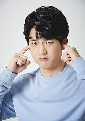 포토 JPG 스튜디오촬영 남자 남학생 대학생 스트레스 실내 표정 한명 누끼 근접촬영 상반신 20대 성인 앞모습 청춘 한국인 분노 짜증 찡그림 귀막기 흰배경 성인남자한명만 국내포토 1 학생 감정 뷰포인트 백그라운드 컨셉 사람 동양인 손짓 청년 내부 흰색 남자한명만 성인남자만 파일형식