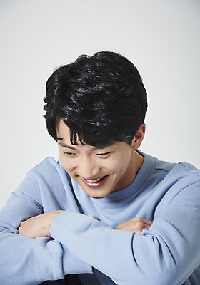 포토 JPG 스튜디오촬영 응시 남자 행복 남학생 대학생 실내 표정 한명 미소 누끼 근접촬영 상반신 20대 성인 앞모습 청춘 팔짱 한국인 즐거움 흰배경 성인남자한명만 국내포토 1 학생 시선 감정 뷰포인트 백그라운드 컨셉 모션 사람 동양인 청년 내부 흰색 남자한명만 성인남자만 파일형식