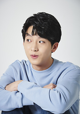 포토 JPG 스튜디오촬영 응시 남자 남학생 대학생 실내 표정 한명 누끼 근접촬영 상반신 20대 성인 앞모습 청춘 팔짱 놀람 한국인 흰배경 성인남자한명만 국내포토 1 학생 시선 감정 뷰포인트 백그라운드 컨셉 모션 사람 동양인 청년 내부 흰색 남자한명만 성인남자만 파일형식