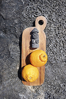 포토 JPG 주간 바다 여행 자연 해변 사람없음 야외 관광지 하이앵글 제주도 맑음 봄 돌하르방 오브젝트 특산물 한라봉 나무도마 현무암 국내포토 자연요소 계절 뷰포인트 과일 날씨 도마 한국 목재 생태계 화산암 파일형식