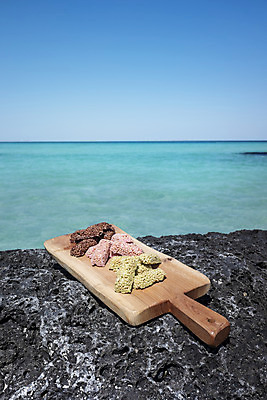 포토 JPG 주간 바다 여행 자연 하늘 디저트 해변 사람없음 야외 관광지 제주도 맑음 봄 오브젝트 특산물 나무도마 크런치 현무암 향토음식 국내포토 자연요소 계절 음식 날씨 도마 한국 목재 생태계 화산암 파일형식