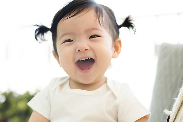 포토 JPG 스튜디오촬영 여자 행복 실내 한명 미소 웃음 앉기 근접촬영 상반신 앞모습 귀여움 한국인 성장 아기 보호 즐거움 여자아기한명만 국내포토 1 감정 뷰포인트 컨셉 모션 표정 사람 동양인 내부 여자한명만 여자아기만 파일형식