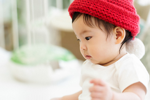 포토 JPG 스튜디오촬영 모자 여자 실내 한명 앉기 손짓 근접촬영 상반신 옆모습 아웃포커스 귀여움 한국인 성장 아기 보호 여자아기한명만 국내포토 1 잡화 뷰포인트 컨셉 모션 촬영기법 사람 동양인 내부 여자한명만 여자아기만 파일형식