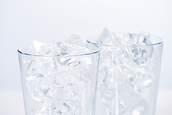 포토 JPG 스튜디오촬영 백그라운드 잔 실내 누끼 사람없음 여름 얼음 흰색 투명 차가움 시원함 물컵 오브젝트 흰배경 갈증해소 국내포토 자연요소 식기 계절 컬러 내부 컵 해소 파일형식