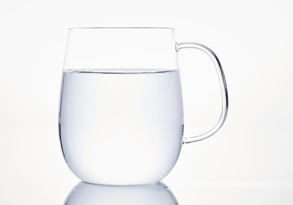 포토 JPG 스튜디오촬영 백그라운드 잔 실내 누끼 사람없음 물 여름 흰색 투명 차가움 시원함 물컵 오브젝트 흰배경 갈증해소 국내포토 자연요소 식기 계절 컬러 내부 컵 해소 파일형식