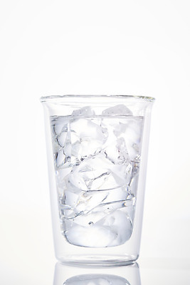 포토 JPG 스튜디오촬영 백그라운드 잔 실내 누끼 사람없음 여름 얼음 흰색 투명 차가움 시원함 물컵 오브젝트 흰배경 갈증해소 얼음물 국내포토 자연요소 식기 계절 컬러 내부 컵 물 해소 파일형식