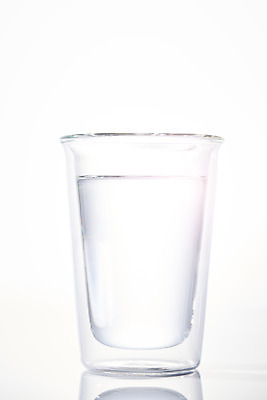포토 JPG 스튜디오촬영 무료이미지 백그라운드 잔 실내 누끼 사람없음 여름 흰색 투명 차가움 시원함 물컵 오브젝트 흰배경 갈증해소 국내포토 식기 계절 컬러 내부 컵 해소 파일형식