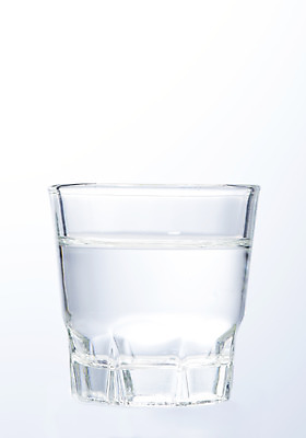 포토 JPG 스튜디오촬영 백그라운드 잔 실내 누끼 사람없음 여름 흰색 투명 차가움 시원함 물컵 오브젝트 흰배경 갈증해소 국내포토 식기 계절 컬러 내부 컵 해소 파일형식