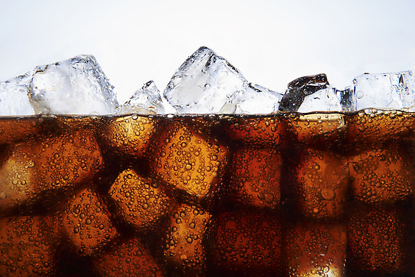 포토 JPG 스튜디오촬영 백그라운드 실내 근접촬영 사람없음 여름 얼음 차가움 시원함 오브젝트 흰배경 콜라 갈증해소 청량음료 국내포토 자연요소 계절 음료 뷰포인트 내부 흰색 탄산음료 해소 파일형식