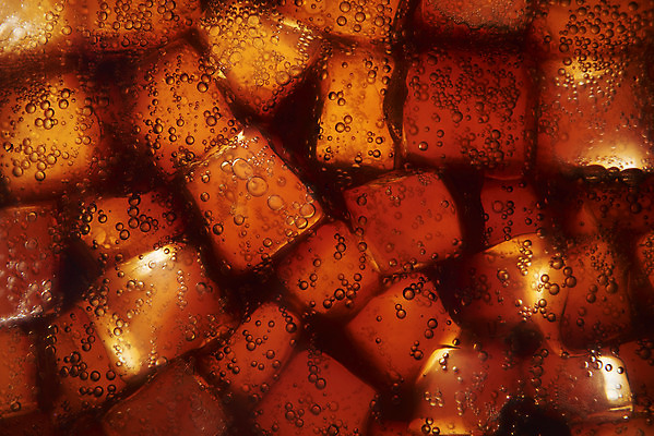 포토 JPG 스튜디오촬영 백그라운드 실내 근접촬영 사람없음 여름 얼음 차가움 시원함 오브젝트 콜라 갈증해소 빨간배경 청량음료 국내포토 자연요소 계절 음료 뷰포인트 내부 빨간색 탄산음료 해소 파일형식