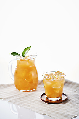 포토 JPG 스튜디오촬영 백그라운드 잎 잔 실내 누끼 사람없음 여름 얼음 차가움 시원함 컵받침 오브젝트 흰배경 갈증해소 아이스티 국내포토 자연요소 식물 식기 계절 음료 내부 흰색 받침대 해소 파일형식