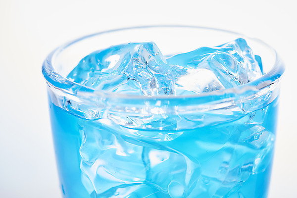 포토 JPG 스튜디오촬영 백그라운드 잔 실내 누끼 근접촬영 사람없음 여름 얼음 차가움 시원함 오브젝트 흰배경 갈증해소 블루레몬에이드 국내포토 자연요소 식기 계절 뷰포인트 내부 흰색 에이드 해소 파일형식