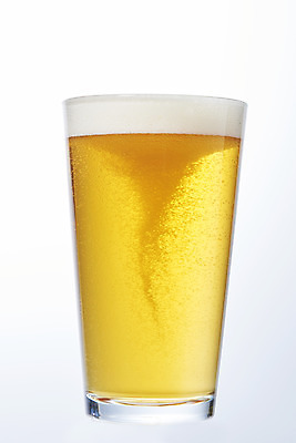 포토 JPG 스튜디오촬영 백그라운드 잔 맥주 생맥주 실내 누끼 사람없음 여름 회오리 차가움 시원함 오브젝트 흰배경 갈증해소 맥주거품 국내포토 식기 계절 주류 내부 거품 흰색 해소 파일형식