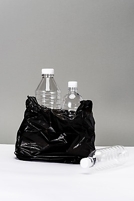 포토 JPG 스튜디오촬영 캠페인 회색배경 비닐봉투 실내 사람없음 자연보호 환경 그린캠페인 재활용 세개 환경오염 오염 일회용 플라스틱 오브젝트 분리수거 페트병 제로웨이스트 국내포토 백그라운드 컨셉 자연 재질 봉투 3 내부 회색 보호 사회이슈 친환경 병_담는 파일형식