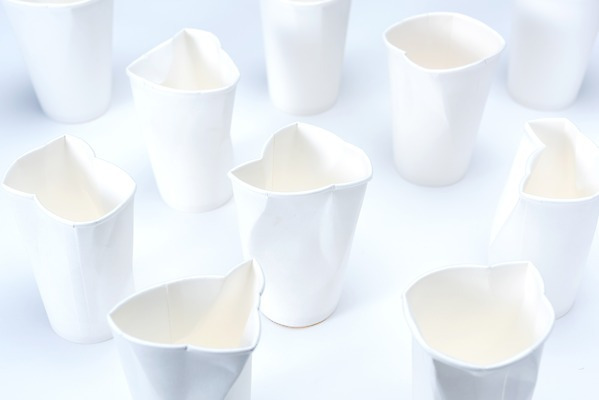 포토 JPG 스튜디오촬영 캠페인 실내 사람없음 자연보호 환경 그린캠페인 여러개 재활용 흰색 환경오염 오염 종이컵 오브젝트 구김 제로웨이스트 국내포토 컬러 다수 컨셉 모션 자연 내부 컵 보호 일회용 사회이슈 친환경 파일형식