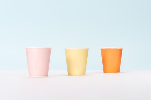 포토 JPG 스튜디오촬영 캠페인 실내 사람없음 자연보호 환경 그린캠페인 재활용 세개 환경오염 오염 종이컵 오브젝트 파란배경 분리수거 제로웨이스트 국내포토 백그라운드 컨셉 자연 3 내부 컵 파란색 보호 일회용 사회이슈 친환경 파일형식