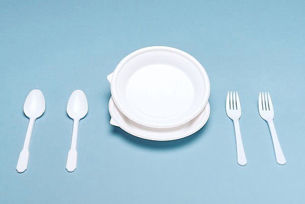 포토 JPG 스튜디오촬영 접시 캠페인 포크 실내 사람없음 하이앵글 자연보호 환경 숟가락 그린캠페인 재활용 환경오염 오염 일회용 오브젝트 파란배경 일회용접시 제로웨이스트 국내포토 식기 뷰포인트 백그라운드 컨셉 자연 수저 내부 파란색 보호 사회이슈 친환경 파일형식