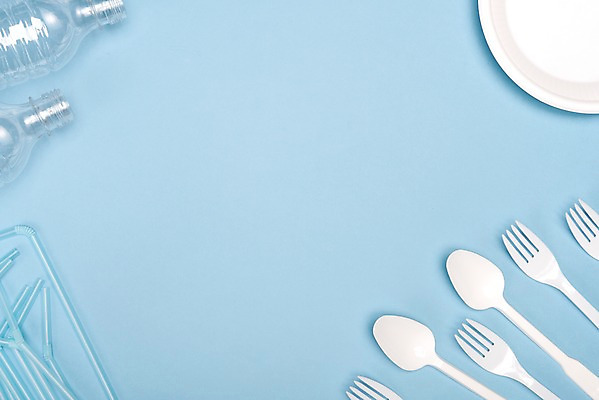 포토 JPG 스튜디오촬영 접시 캠페인 포크 실내 빨대 사람없음 하이앵글 자연보호 환경 숟가락 그린캠페인 재활용 환경오염 오염 일회용 오브젝트 파란배경 일회용접시 플라스틱병 플랫레이 제로웨이스트 국내포토 식기 뷰포인트 백그라운드 컨셉 자연 수저 내부 파란색 플랫 보호 플라스틱 사회이슈 친환경 병_담는 파일형식