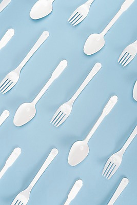 포토 JPG 스튜디오촬영 캠페인 포크 실내 사람없음 하이앵글 자연보호 환경 숟가락 그린캠페인 여러개 재활용 환경오염 오염 일회용 플라스틱 오브젝트 파란배경 플랫레이 제로웨이스트 국내포토 식기 뷰포인트 다수 백그라운드 컨셉 자연 재질 수저 내부 파란색 플랫 보호 사회이슈 친환경 파일형식