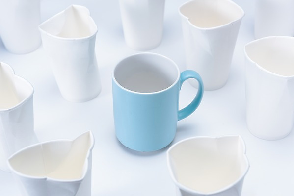 포토 JPG 스튜디오촬영 캠페인 실내 사람없음 자연보호 환경 그린캠페인 여러개 재활용 머그컵 환경오염 오염 종이컵 오브젝트 구김 제로웨이스트 국내포토 다수 컨셉 모션 자연 내부 컵 보호 일회용 사회이슈 친환경 파일형식