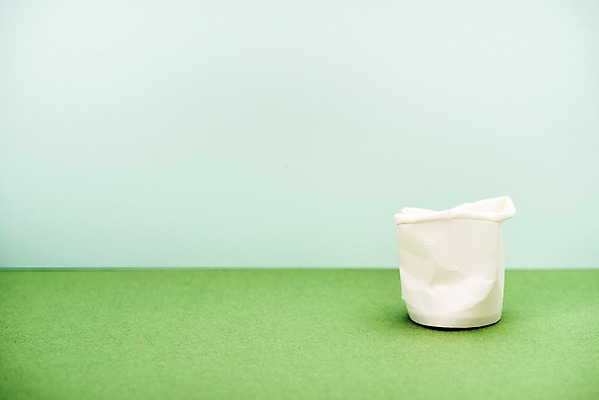 포토 JPG 스튜디오촬영 캠페인 실내 사람없음 한개 자연보호 환경 그린캠페인 재활용 환경오염 오염 종이컵 오브젝트 파란배경 구김 제로웨이스트 국내포토 1 백그라운드 컨셉 모션 자연 내부 컵 파란색 보호 일회용 사회이슈 친환경 파일형식