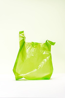 포토 JPG 스튜디오촬영 캠페인 비닐봉투 실내 사람없음 초록색 한개 자연보호 환경 그린캠페인 재활용 환경오염 오염 일회용 오브젝트 제로웨이스트 국내포토 1 컬러 컨셉 자연 봉투 내부 보호 사회이슈 친환경 파일형식