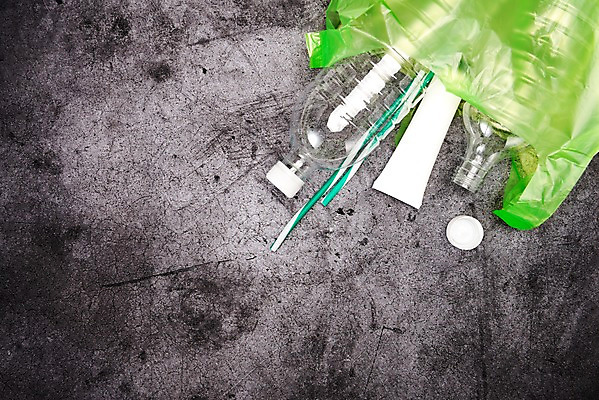 포토 JPG 스튜디오촬영 캠페인 비닐봉투 실내 빨대 사람없음 하이앵글 자연보호 환경 그린캠페인 재활용 환경오염 오염 일회용 오브젝트 페트병 플라스틱통 플랫레이 제로웨이스트 국내포토 뷰포인트 컨셉 자연 봉투 통 내부 플랫 보호 플라스틱 사회이슈 친환경 병_담는 파일형식