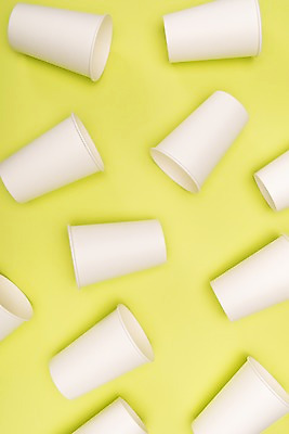 포토 JPG 스튜디오촬영 캠페인 실내 사람없음 하이앵글 자연보호 환경 그린캠페인 여러개 재활용 환경오염 오염 종이컵 오브젝트 노란배경 플랫레이 제로웨이스트 국내포토 뷰포인트 다수 백그라운드 컨셉 자연 내부 컵 노란색 플랫 보호 일회용 사회이슈 친환경 파일형식