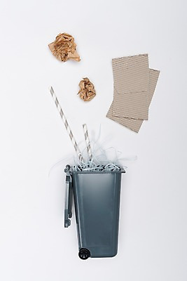 포토 JPG 스튜디오촬영 종이 캠페인 실내 빨대 사람없음 하이앵글 자연보호 환경 그린캠페인 재활용 쓰레기통 환경오염 오염 오브젝트 흰배경 분리수거 플랫레이 제로웨이스트 국내포토 뷰포인트 백그라운드 컨셉 자연 내부 흰색 플랫 보호 사회이슈 친환경 파일형식