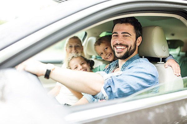 포토 JPG 주간 서양인 외국인 딸 행복 아들 어린이 여행 가족 자동차 엄마 가족여행 미소 소녀 소년 여러명 상반신 20대 성인 야외 옆모습 10대 30대 소풍 화목 운전 가족라이프 아빠 즐거움 체코 차안 국내포토 자연요소 라이프스타일 여자 남자 감정 유럽 육상교통 뷰포인트 다수 컨셉 관계 모션 청소년 표정 사람 인종 청년 장년 야외활동 파일형식