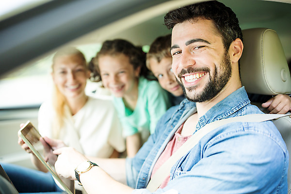 포토 JPG 주간 서양인 외국인 응시 딸 행복 아들 어린이 여행 가족 자동차 엄마 가족여행 미소 들기 소녀 소년 여러명 상반신 20대 성인 야외 옆모습 10대 30대 태블릿 소풍 화목 가리킴 가족라이프 아빠 즐거움 체코 차안 국내포토 자연요소 라이프스타일 시선 여자 남자 감정 유럽 육상교통 뷰포인트 다수 컨셉 관계 모션 청소년 표정 사람 인종 손짓 청년 장년 전자제품 스마트기기 야외활동 파일형식
