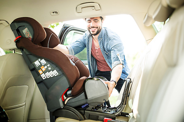 포토 JPG 주간 서양인 외국인 남자 행복 여행 자동차 가족여행 한명 미소 상반신 20대 성인 야외 앞모습 소풍 화목 가족라이프 아빠 즐거움 체코 차안 카시트 성인남자한명만 국내포토 자연요소 1 라이프스타일 감정 유럽 육상교통 뷰포인트 컨셉 의자 가족 표정 사람 인종 청년 야외활동 남자한명만 성인남자만 파일형식