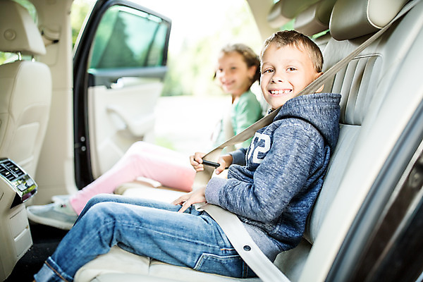 포토 JPG 주간 전신 서양인 외국인 여자 남자 행복 어린이 여행 가족 자동차 가족여행 남매 미소 앉기 소녀 소년 야외 두명 옆모습 아웃포커스 10대 소풍 화목 가족라이프 즐거움 체코 차안 안전벨트 남동생 누나 어린이만 국내포토 자연요소 라이프스타일 감정 유럽 육상교통 뷰포인트 컨셉 관계 모션 청소년 촬영기법 표정 안전 사람 인종 야외활동 동생 파일형식