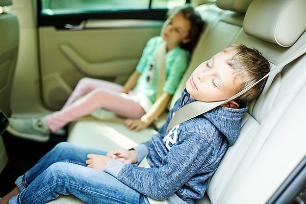 포토 JPG 주간 전신 서양인 외국인 여자 남자 행복 어린이 여행 가족 자동차 가족여행 피곤 남매 앉기 소녀 소년 야외 두명 옆모습 아웃포커스 10대 소풍 화목 잠 가족라이프 즐거움 체코 차안 남동생 누나 어린이만 국내포토 자연요소 라이프스타일 감정 유럽 육상교통 뷰포인트 컨셉 관계 모션 청소년 촬영기법 사람 인종 야외활동 동생 파일형식