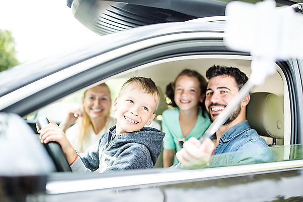 포토 JPG 주간 서양인 외국인 딸 행복 아들 어린이 여행 가족 자동차 엄마 가족여행 미소 앉기 소녀 소년 여러명 상반신 20대 성인 야외 옆모습 10대 30대 소풍 화목 가족라이프 아빠 셀프카메라 즐거움 체코 차안 운전석 셀카봉 국내포토 자연요소 라이프스타일 여자 남자 감정 유럽 육상교통 뷰포인트 다수 컨셉 관계 모션 청소년 표정 사람 인종 청년 장년 야외활동 사진촬영 파일형식