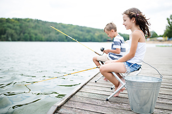 포토 JPG 주간 전신 서양인 외국인 여자 남자 딸 아들 어린이 여행 가족 낚시 가족여행 남매 앉기 소녀 소년 야외 두명 옆모습 10대 강 화목 가족라이프 낚싯대 양동이 즐거움 체코 남동생 누나 어린이만 국내포토 자연요소 라이프스타일 감정 유럽 뷰포인트 컨셉 관계 모션 청소년 레저 사람 인종 낚시용품 동생 파일형식