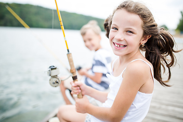 포토 JPG 주간 서양인 외국인 여자 남자 딸 아들 어린이 여행 가족 낚시 가족여행 남매 미소 앉기 소녀 소년 상반신 야외 두명 옆모습 아웃포커스 10대 강 화목 가족라이프 낚싯대 즐거움 체코 남동생 누나 어린이만 국내포토 자연요소 라이프스타일 감정 유럽 뷰포인트 컨셉 관계 모션 청소년 레저 촬영기법 표정 사람 인종 낚시용품 동생 파일형식