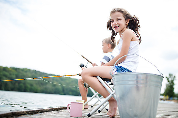 포토 JPG 주간 전신 서양인 외국인 여자 남자 딸 아들 어린이 로우앵글 여행 가족 낚시 가족여행 남매 미소 앉기 소녀 소년 야외 두명 옆모습 10대 강 화목 가족라이프 낚싯대 양동이 즐거움 체코 남동생 누나 어린이만 국내포토 자연요소 라이프스타일 감정 유럽 뷰포인트 컨셉 관계 모션 청소년 레저 표정 사람 인종 낚시용품 동생 파일형식