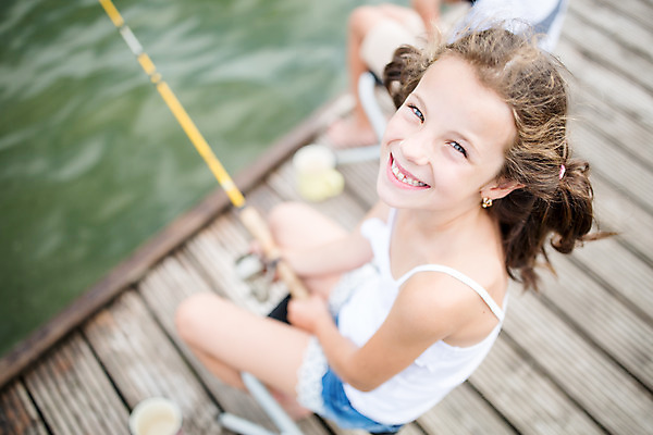 포토 JPG 주간 전신 서양인 외국인 여자 남자 딸 아들 어린이 여행 가족 낚시 가족여행 남매 미소 앉기 소녀 소년 야외 두명 옆모습 아웃포커스 10대 강 하이앵글 화목 가족라이프 낚싯대 즐거움 체코 남동생 누나 어린이만 국내포토 자연요소 라이프스타일 감정 유럽 뷰포인트 컨셉 관계 모션 청소년 레저 촬영기법 표정 사람 인종 낚시용품 동생 파일형식