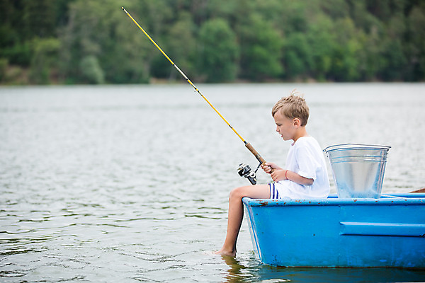 포토 JPG 주간 서양인 외국인 남자 아들 어린이 여행 가족 낚시 가족여행 한명 들기 앉기 소년 상반신 야외 옆모습 강 가족라이프 낚싯대 양동이 즐거움 체코 선박 소년한명만 국내포토 자연요소 1 라이프스타일 감정 유럽 뷰포인트 수상교통 관계 모션 레저 사람 인종 낚시용품 남자한명만 소년만 파일형식