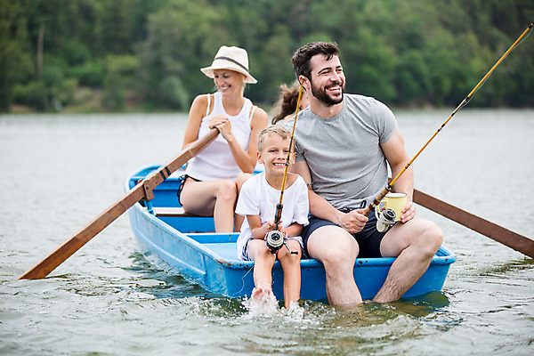 포토 JPG 주간 서양인 외국인 여자 남자 딸 아들 어린이 여행 가족 엄마 낚시 가족여행 앉기 여러명 상반신 20대 성인 야외 앞모습 10대 30대 강 화목 가족라이프 아빠 낚싯대 즐거움 체코 노젓기 선박 국내포토 자연요소 라이프스타일 감정 유럽 뷰포인트 다수 컨셉 수상교통 관계 모션 청소년 레저 사람 인종 청년 장년 낚시용품 파일형식