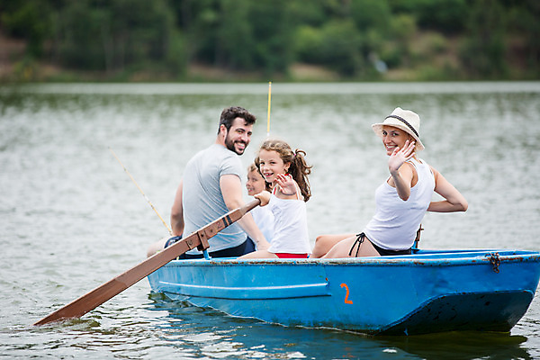 포토 JPG 주간 서양인 외국인 여자 남자 딸 아들 어린이 여행 가족 엄마 낚시 가족여행 미소 여러명 상반신 20대 성인 야외 뒷모습 10대 30대 강 화목 가족라이프 뒤돌아보기 아빠 낚싯대 즐거움 손인사 체코 노젓기 선박 국내포토 자연요소 라이프스타일 감정 유럽 뷰포인트 다수 컨셉 수상교통 관계 모션 청소년 레저 표정 사람 인종 청년 장년 인사 낚시용품 파일형식