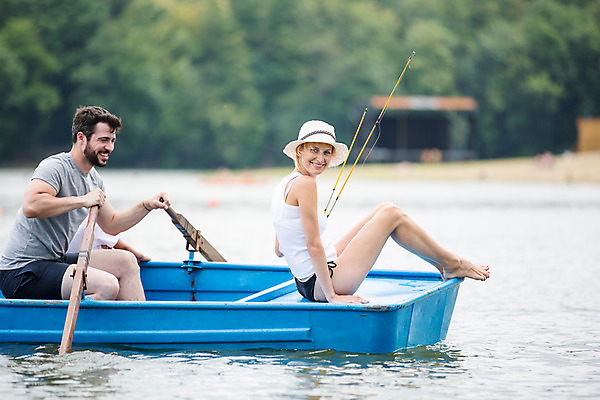 포토 JPG 주간 전신 서양인 외국인 부부 여자 남자 여행 가족 엄마 낚시 가족여행 미소 앉기 상반신 20대 성인 야외 두명 옆모습 30대 강 화목 가족라이프 아빠 낚싯대 즐거움 체코 노젓기 선박 성인만 국내포토 자연요소 라이프스타일 커플 감정 유럽 뷰포인트 컨셉 수상교통 관계 모션 레저 표정 사람 인종 청년 장년 낚시용품 파일형식