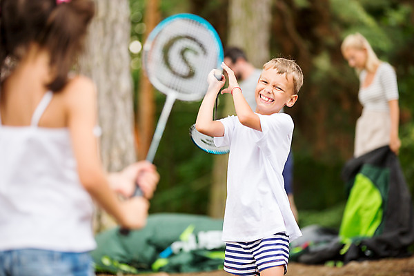 포토 JPG 주간 서양인 외국인 딸 행복 아들 어린이 여행 가족 놀이 엄마 가족여행 텐트 소녀 소년 여러명 상반신 20대 성인 야외 앞모습 옆모습 뒷모습 아웃포커스 10대 30대 소풍 화목 캠핑 가족라이프 아빠 즐거움 배드민턴 체코 설치 국내포토 자연요소 라이프스타일 여자 남자 감정 유럽 뷰포인트 다수 컨셉 관계 청소년 레저 촬영기법 캠핑도구 사람 인종 청년 장년 야외활동 구기 파일형식